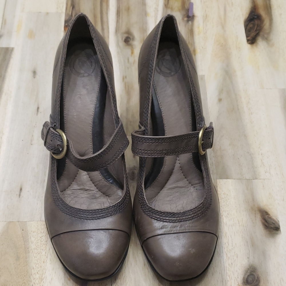 Nurture Brown Mary Jane Heels 10M